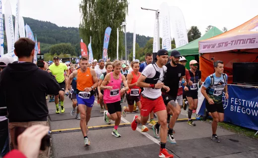 23 kilometry po górach. Zawodnicy pełni uśmiechów ruszyli na trasę [ZDJĘCIA] - 18